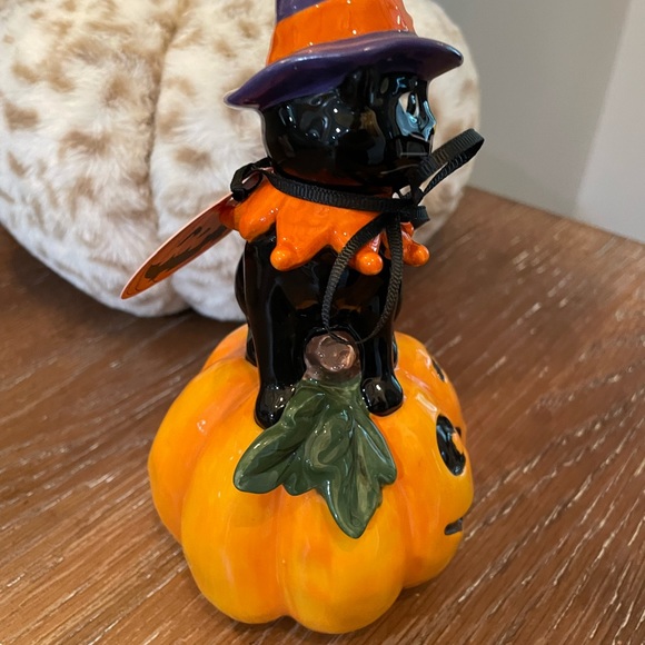 BLUE SKY CLAYWORKS HALLOWEEN 2023 BLACK CAT PERCHED ON PUMPKIN - Picture 2 of 7